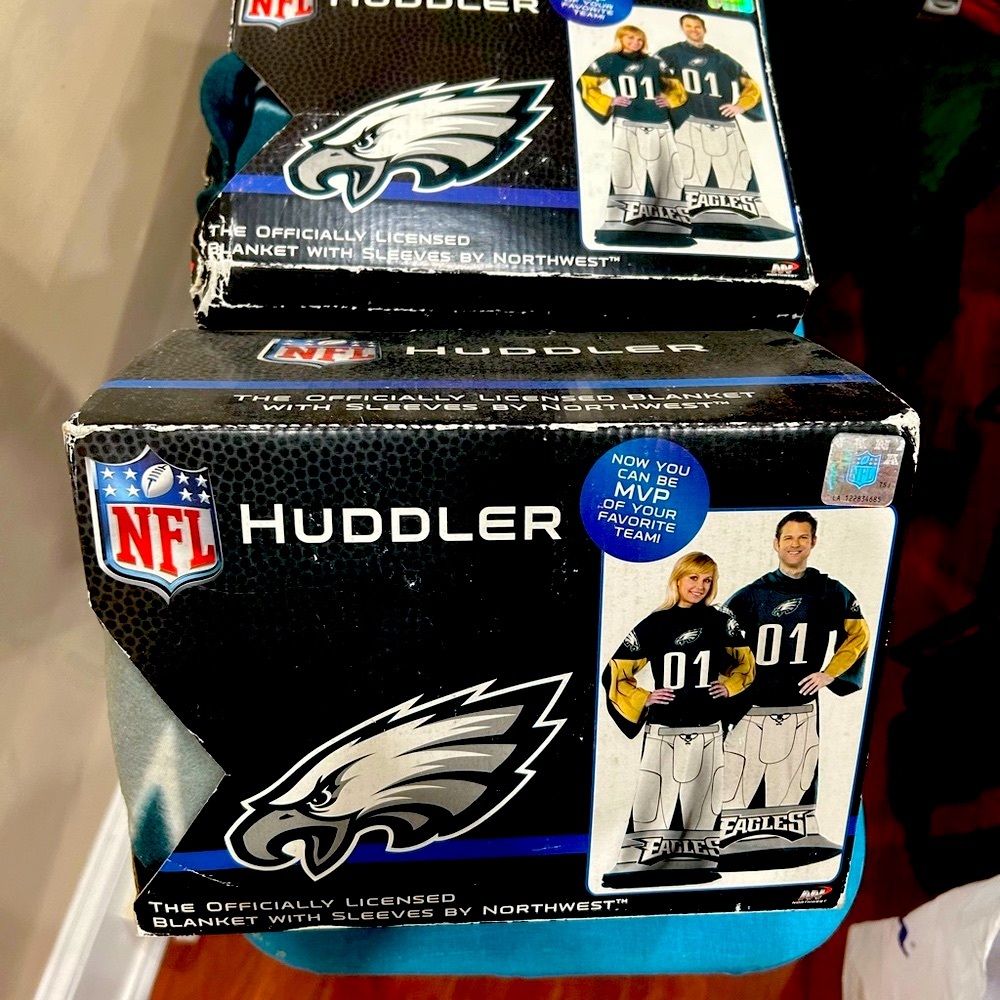 NFL Philadelphia Eagles Huddlers Blanket with Sleeves
